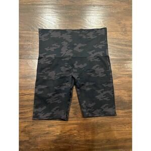 Spanx Women's Camo Biker Shorts size 1x (small flaw; see description)
